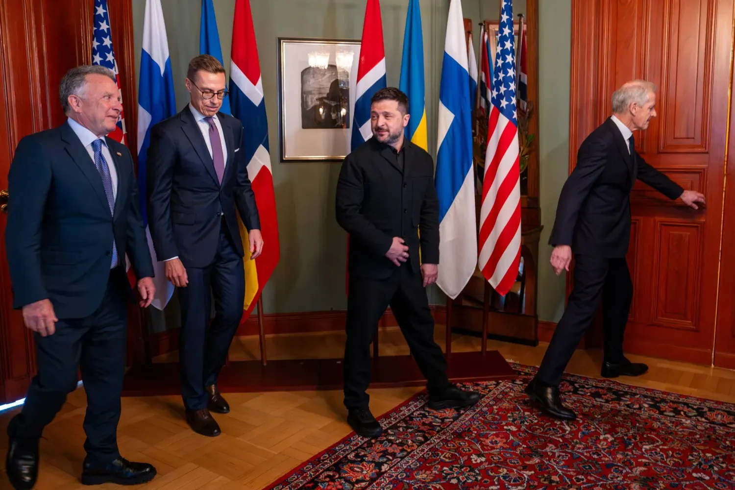 Sağdan sola: Norveç Başbakanı, Ukrayna Cumhurbaşkanı, Finlandiya Cumhurbaşkanı ve Steve Witkoff. (AP)