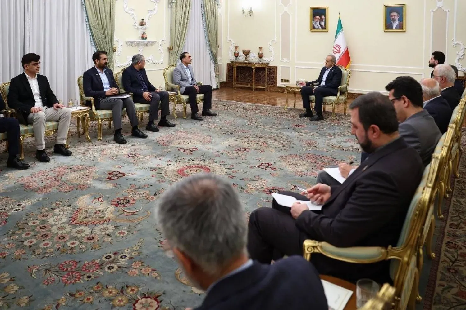 İran Cumhurbaşkanı Mesud Pezeşkiyan, Asım Münir başkanlığındaki Pakistan heyetini dün Tahran’da kabul etti. (İran Cumhurbaşkanlığı)