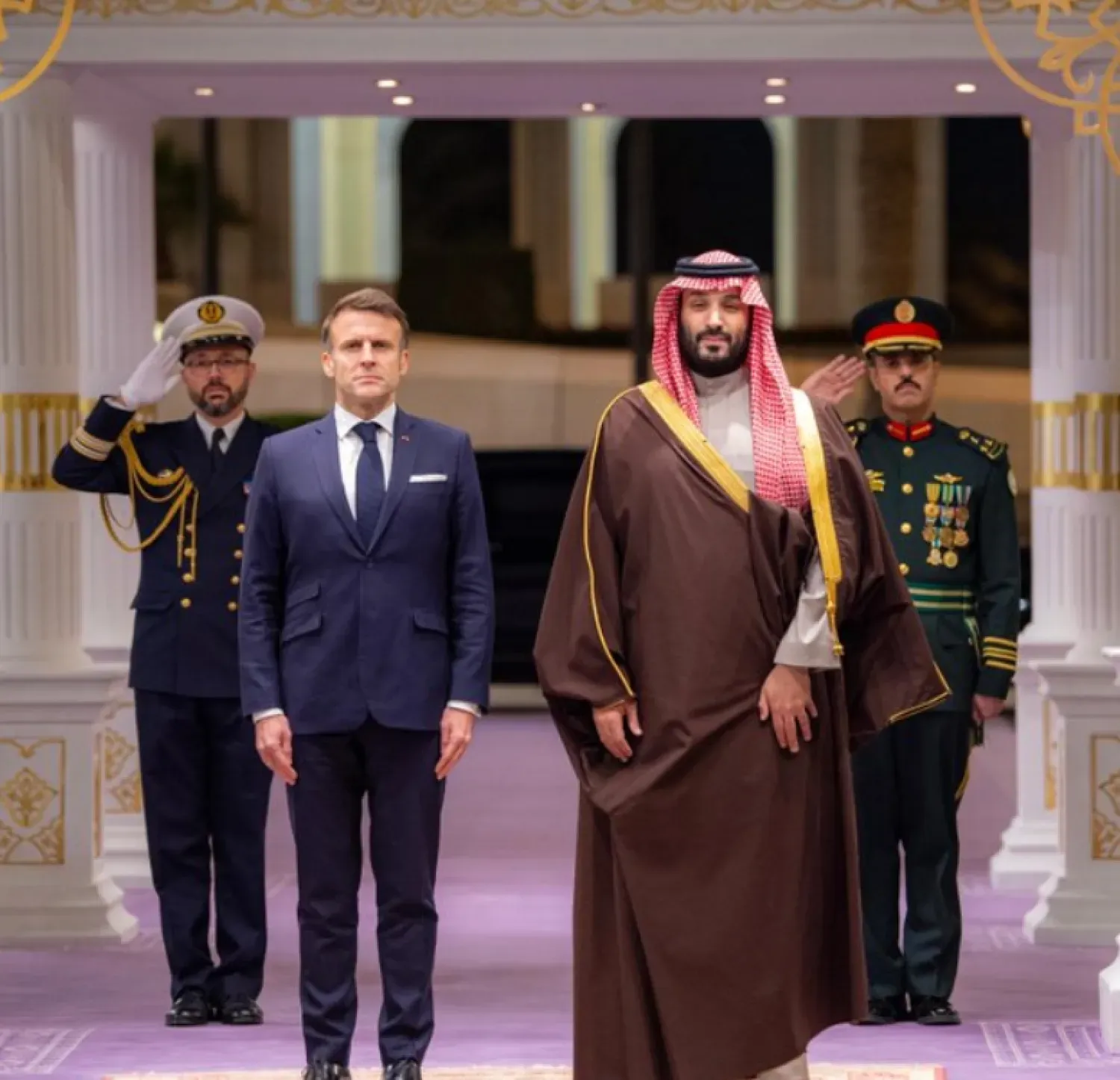 Suudi Arabistan Veliaht Prensi, geçmişteki bir ziyarette Fransa Cumhurbaşkanını karşıladı (SPA)