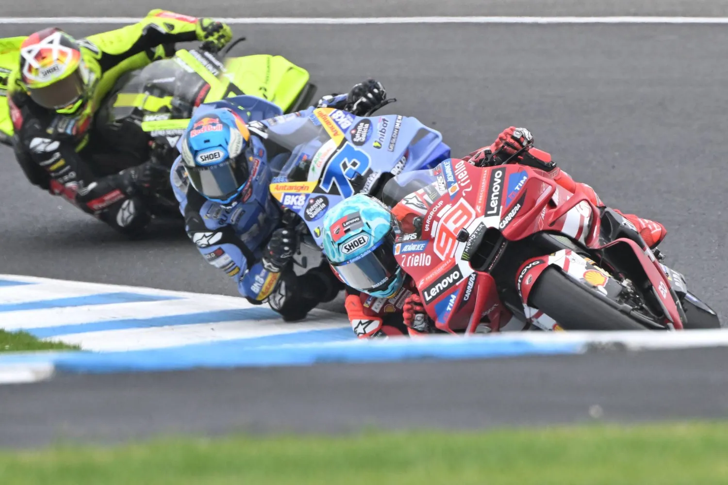 Ducati Lenovo Team's Spanish rider Marc Marquez (R) leads BK8 Gresini Racing MotoGP's Spanish rider Alex Marquez (C) and Pertamina Enduro VR46 Racing Team's Italian rider Fabio Di Giannantonio (L) during the MotoGP sprint race at the Australian MotoGP Grand Prix on Phillip Island on October 24, 2026. (Photo by Paul Crock / AFP)