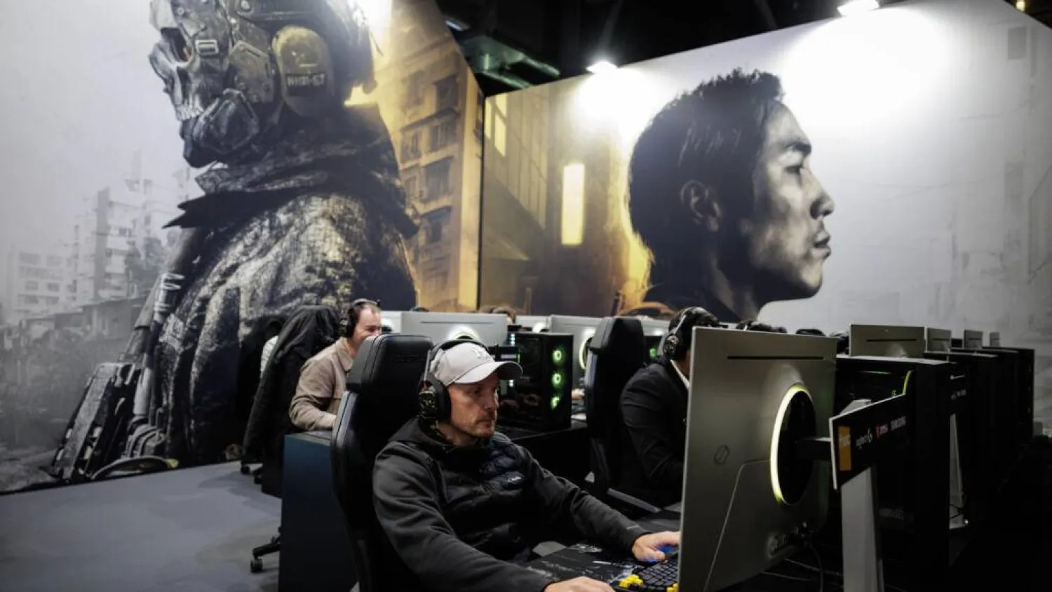 Visitors play 'Call Of Duty Modern Warfare 4' at a Paris preview last week. The game envisions a North Korean invasion of its southern neighbor. Simon WOHLFAHRT / AFP
