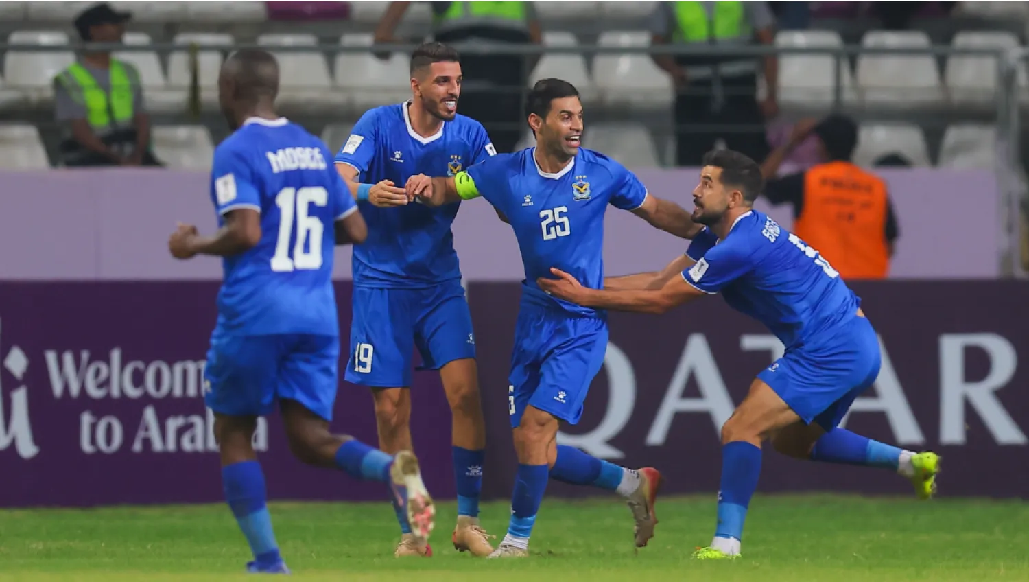 احتفالية لاعبي القوة الجوية بهدف القائد سعد عبد الأمير في مرمى باختاكور (الاتحاد الآسيوي)