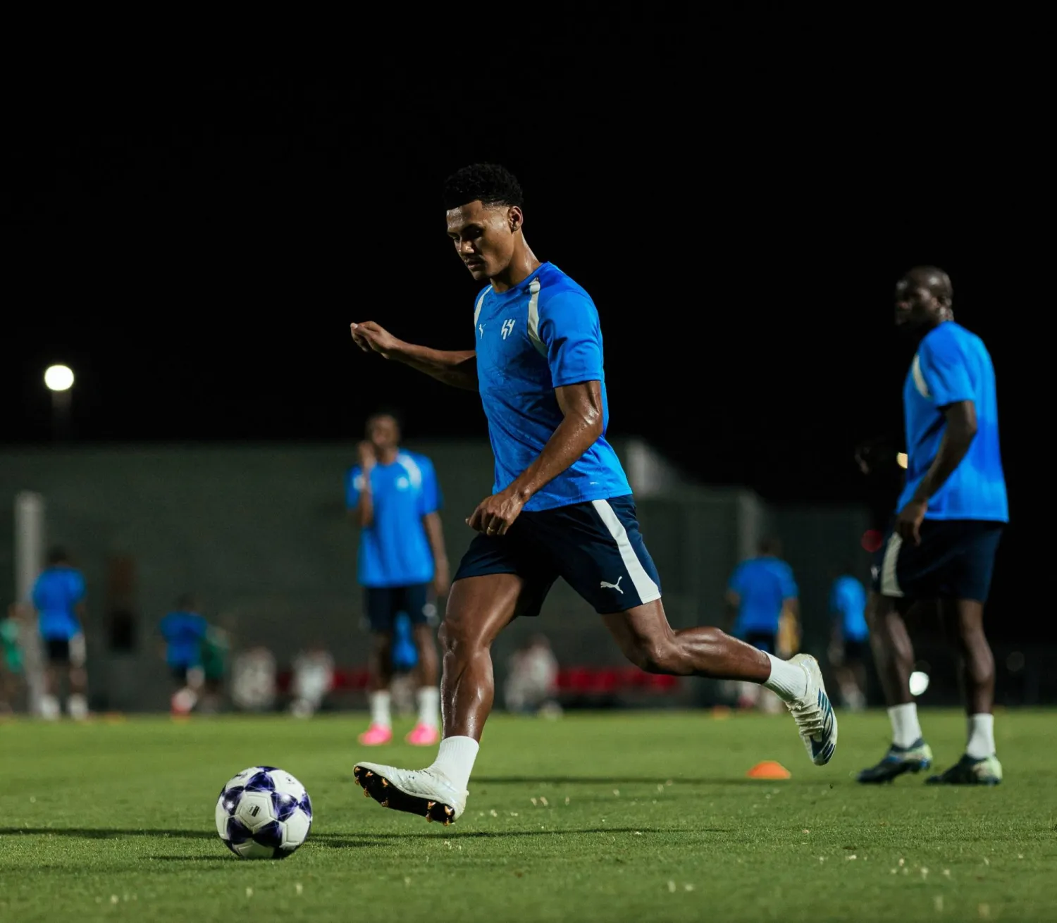 واتكنز خلال تدريبات الهلال في قطر (نادي الهلال)