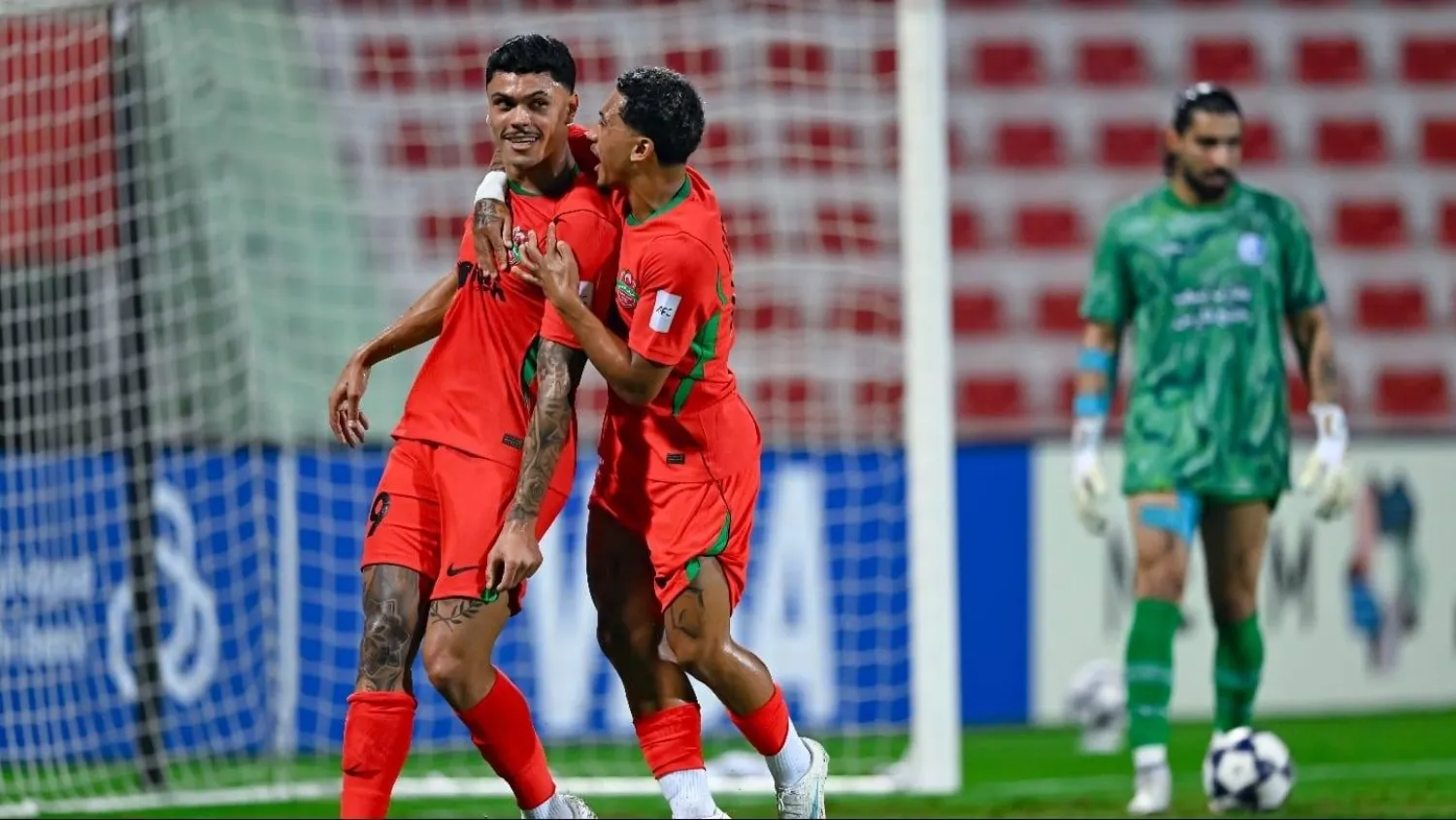 فرحة لاعبي شباب الأهلي بالفوز على الاستقلال (الاتحاد الآسيوي)
