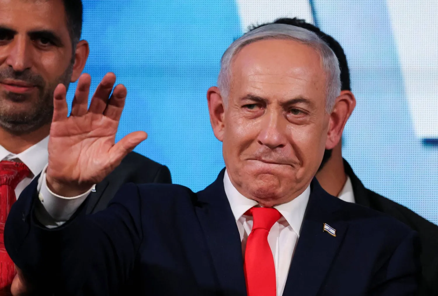 نتانياهو متحدثا أمام أنصاره في القدس (رويترز)