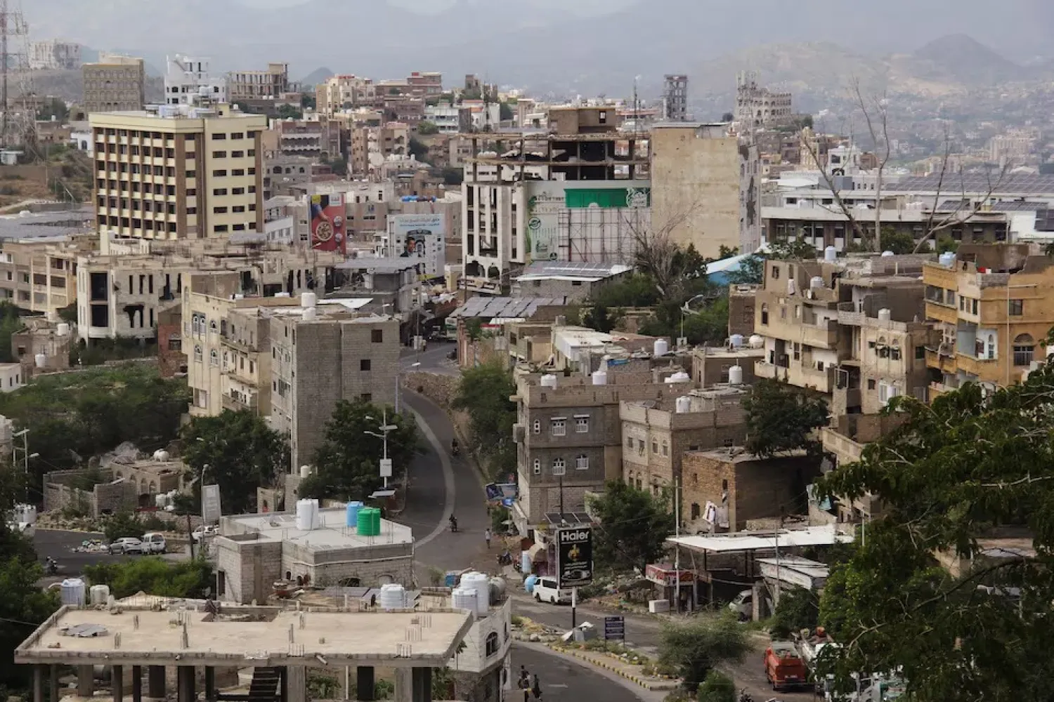 Husi milislerinin abluka uyguladığı Taiz şehir merkezinde bulunan bir yerleşim bölgesi (Reuters)