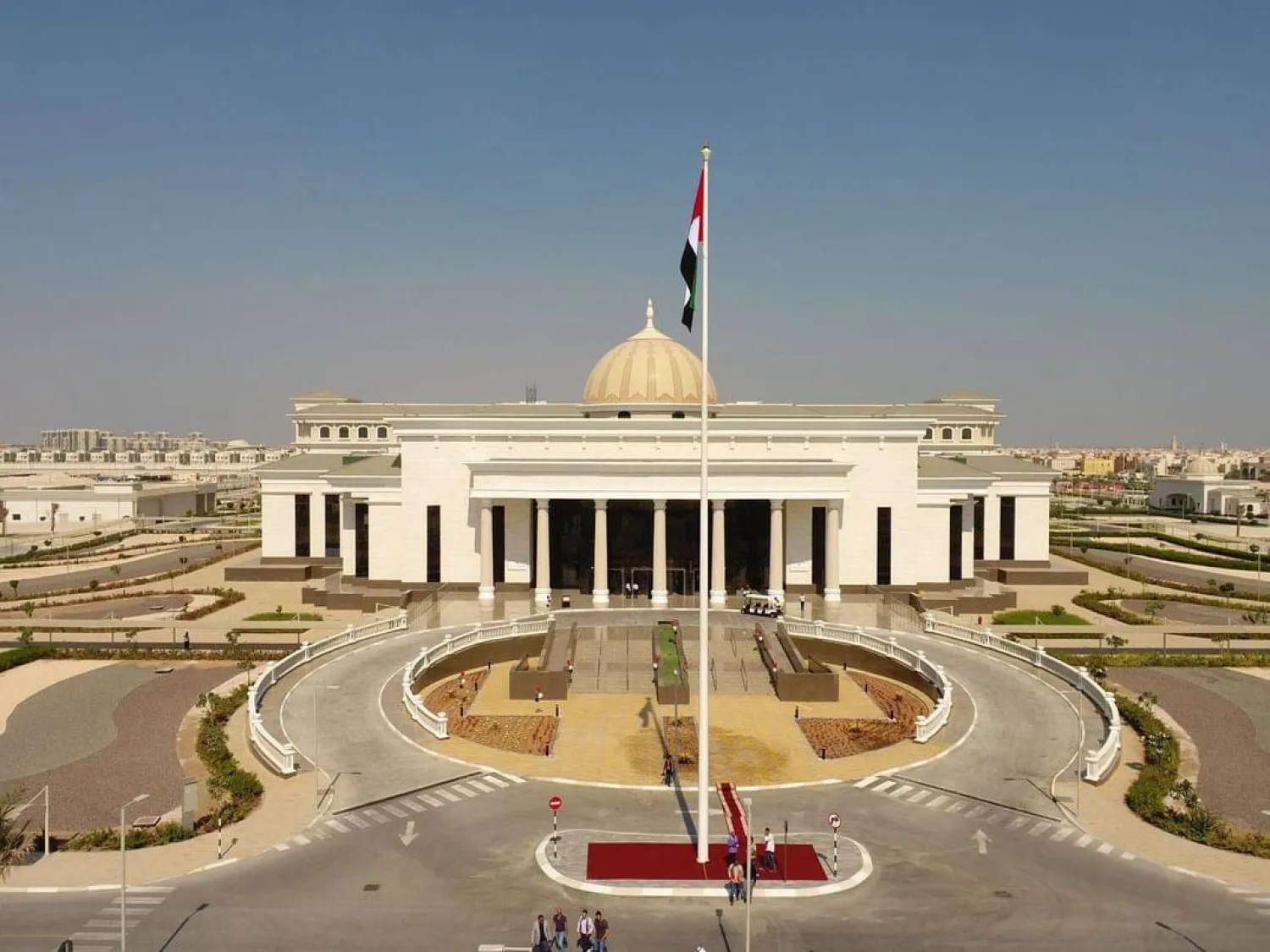 قضت محكمة أبوظبي الاتحادية الاستئنافية بالسجن المؤبد على 8 متهمين بينهم مسؤولون عسكريون وأمنيون سودانيون (الشرق الأوسط)