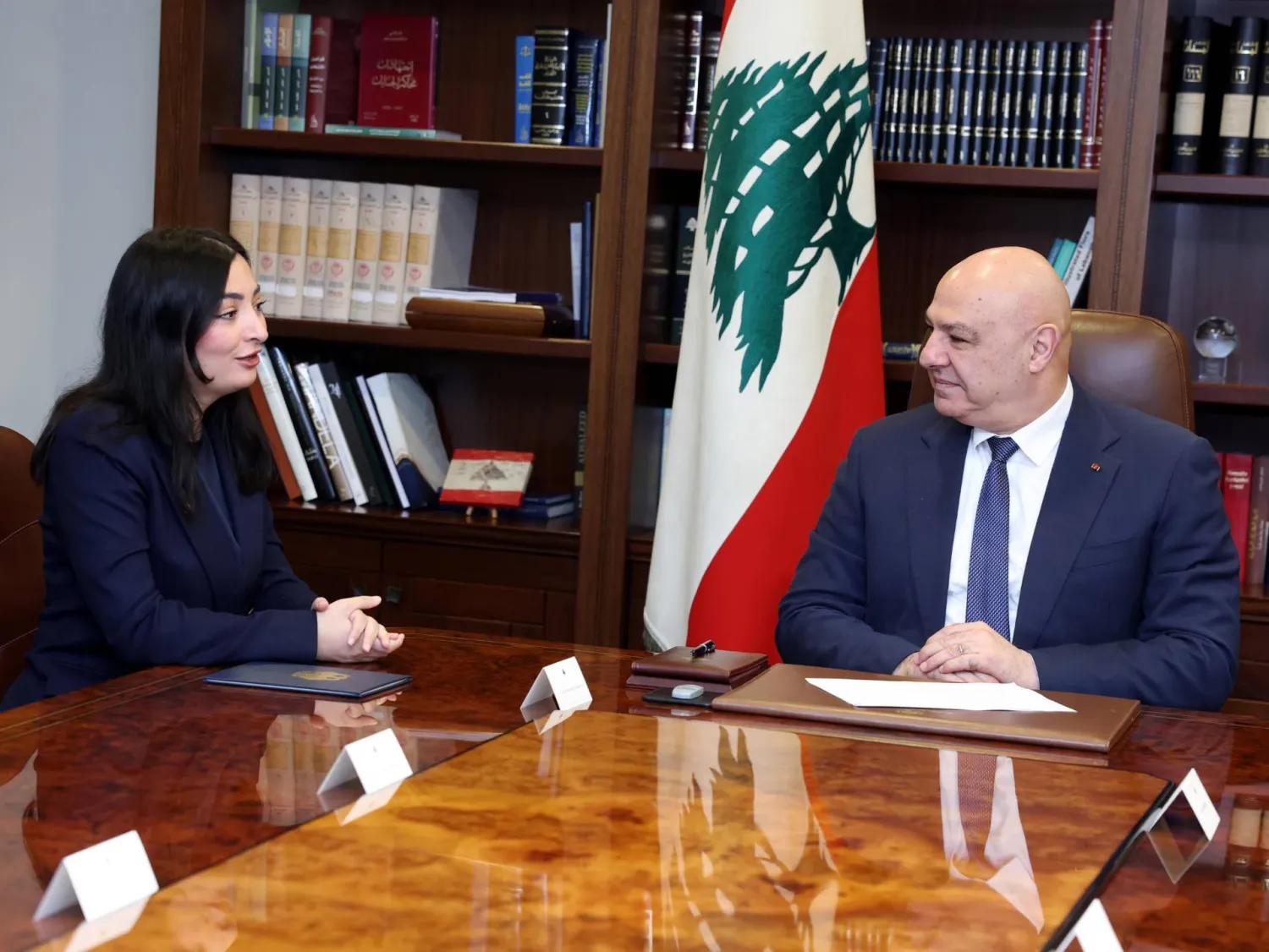 الرئيس جوزيف عون مستقبلاً وزيرة التعاون الاقتصادي والتنمية الألمانية ريم العبالي رادوفان (رئاسة الجمهورية)