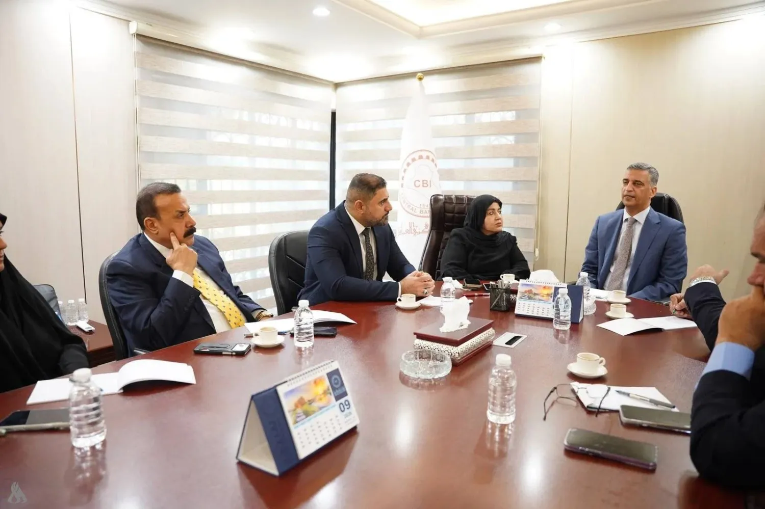 Iraq's Central Bank Governor chairs a meeting on Thursday (Iraqi News Agency)