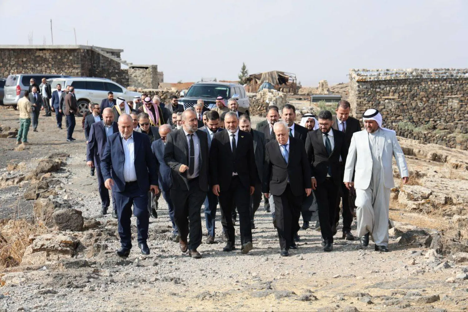 وفد من مجلس الشعب السوري يتقدمه رئيس المجلس د. عبد الحميد العواك في ريف درعا الأربعاء لتقديم واجب العزاء لعائلات ضحايا الغارات الجوية الأخيرة (المجلس)