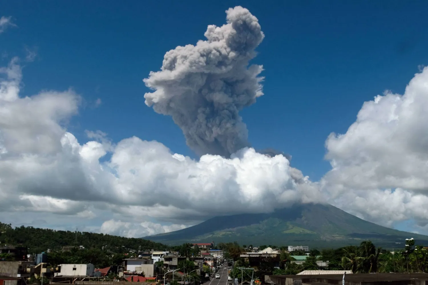 Smoke billows into the sky as Mayon volcano erupts as seen from Legaspi City, Albay province, south of Manila on October 30, 2026. (AFP)