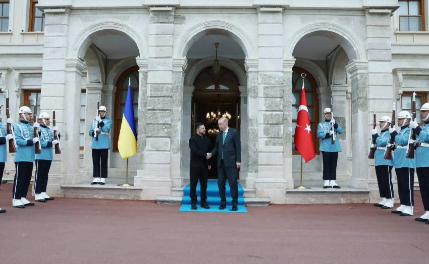الرئيس التركي رجب طيب إردوغان خلال استقبال الرئيس الأوكراني فولوديمير زيلينسكي في إسطنبول السبت (الرئاسة التركية)
