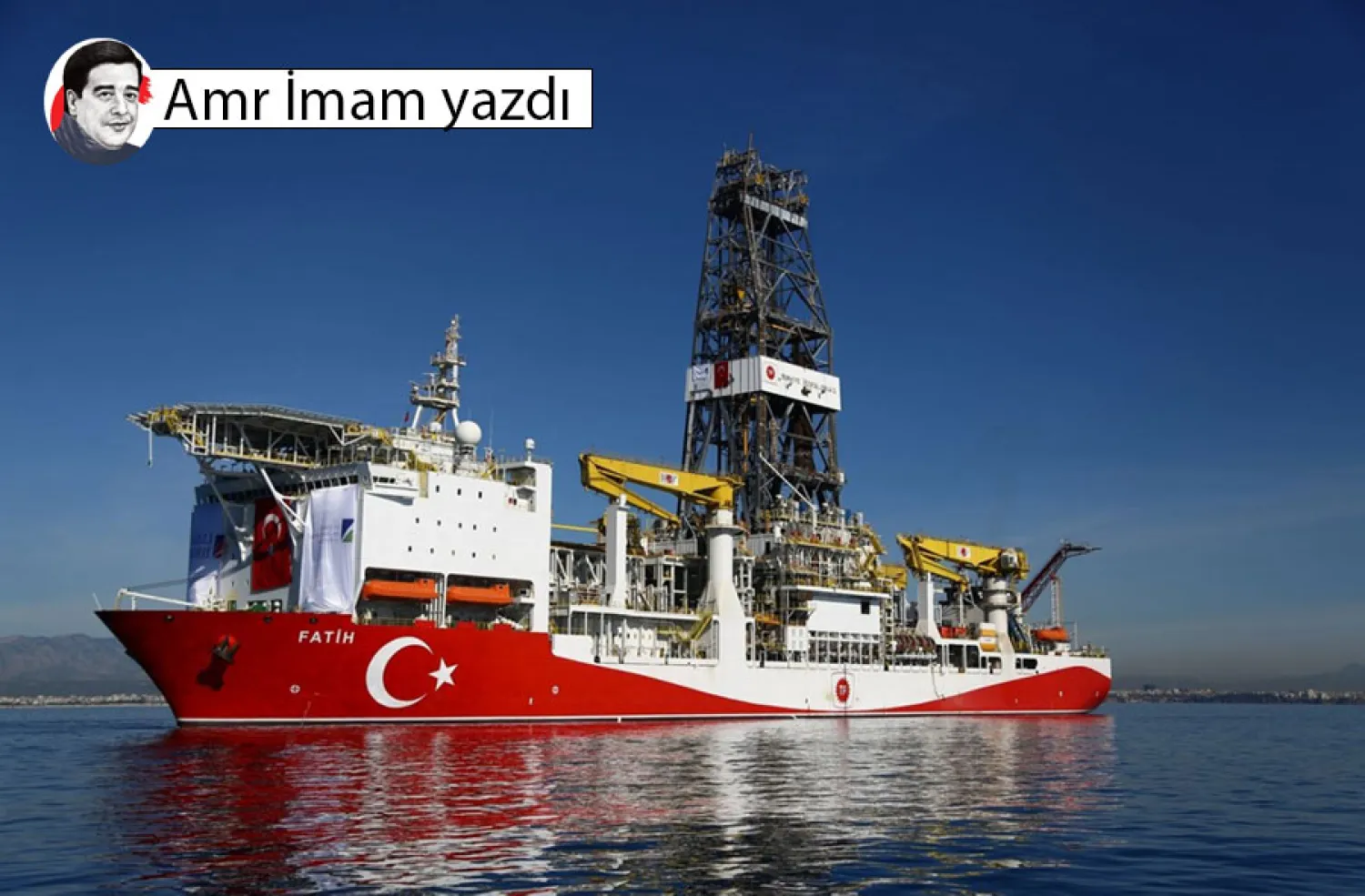 Türk araştırma gemisi “Fatih”, Akdeniz kıyısındaki Antalya şehrinden görünüyor (Reuters)
