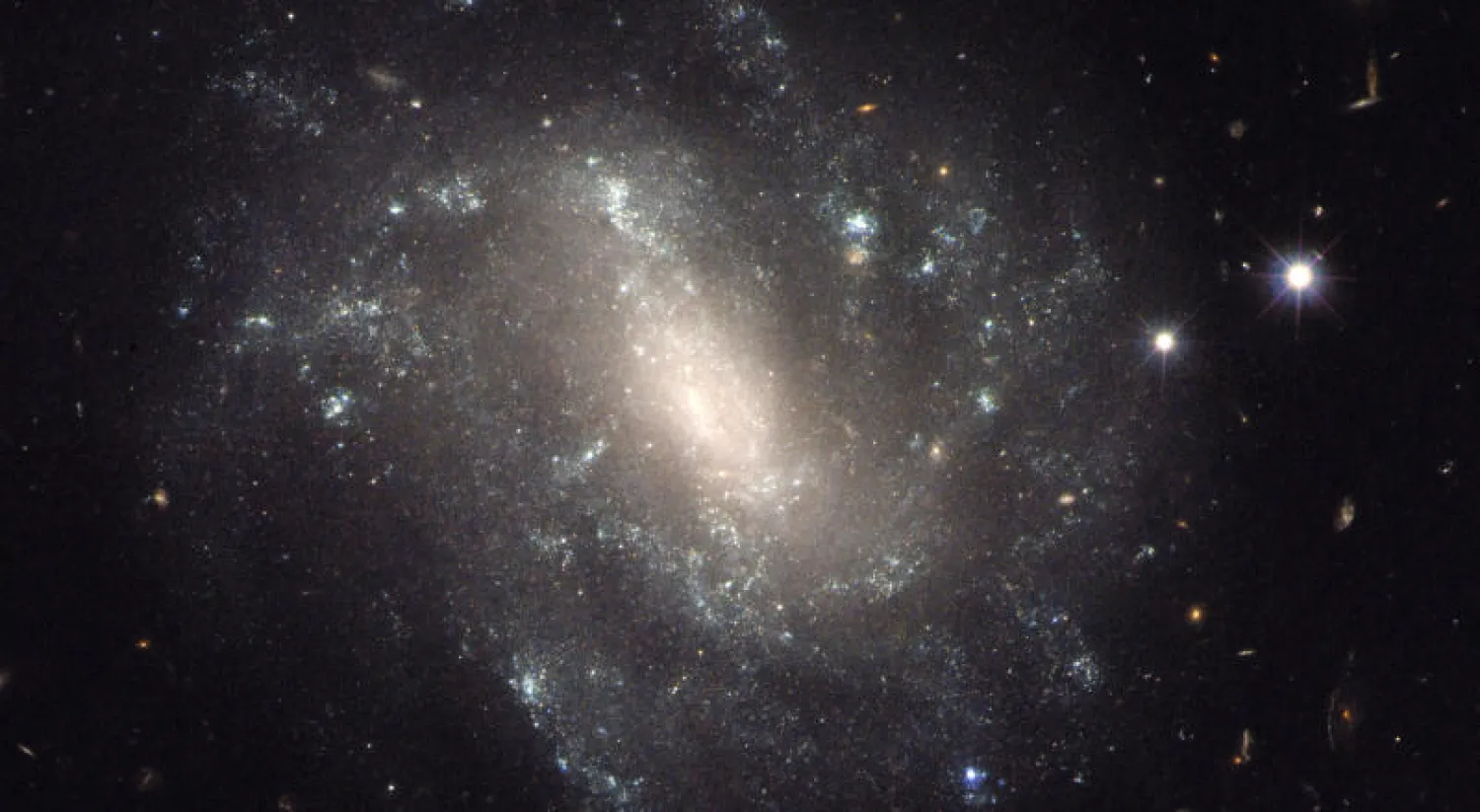 علماء: الكون يتمدد بمعدل أسرع من المتوقع