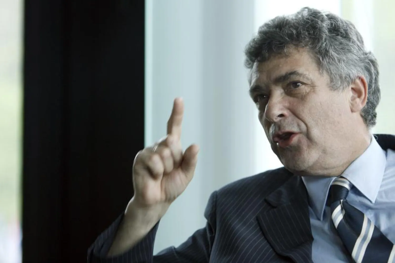 الفيفا يفرض غرامة على رئيس الاتحاد الإسباني