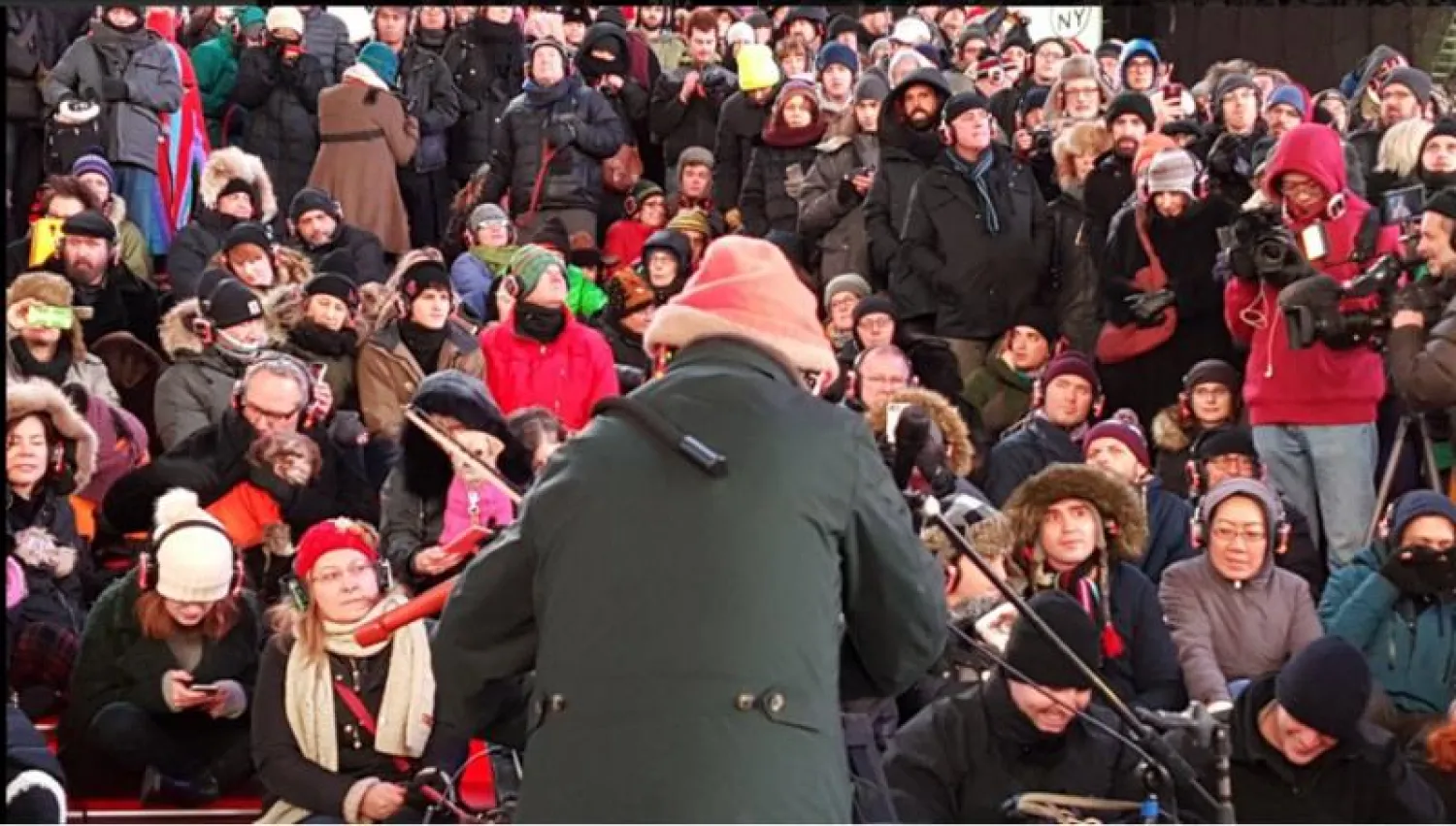 حفلة موسيقية مميزة للكلاب بساحة «تايمز سكوير»