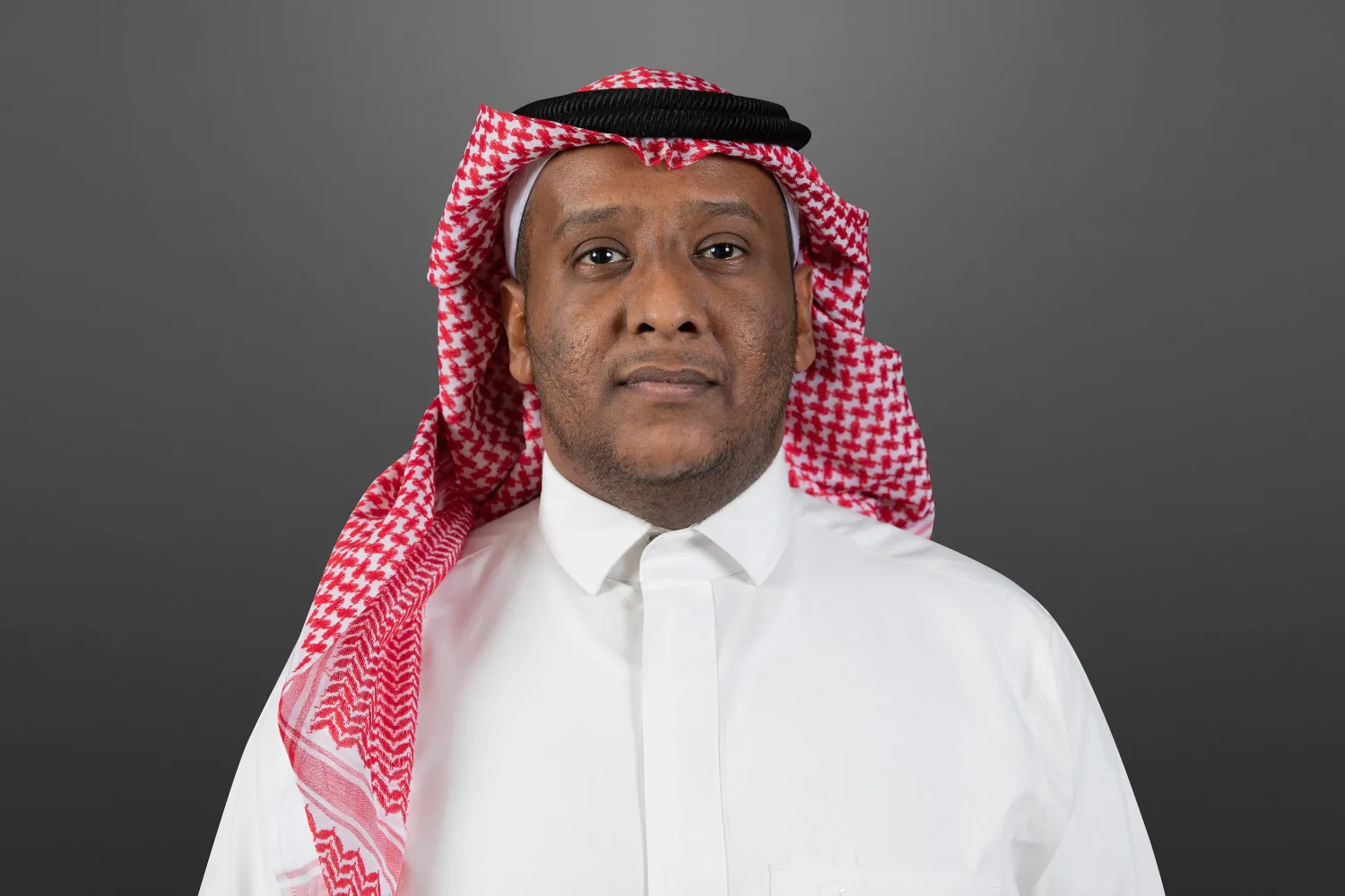 South Korean director Park Chan-Wook waves during a photocall for the film "Decision to Leave (Heojil Kyolshim)" at the 75th edition of the Cannes Film Festival in Cannes, southern France, on May 24, 2022. (AFP)