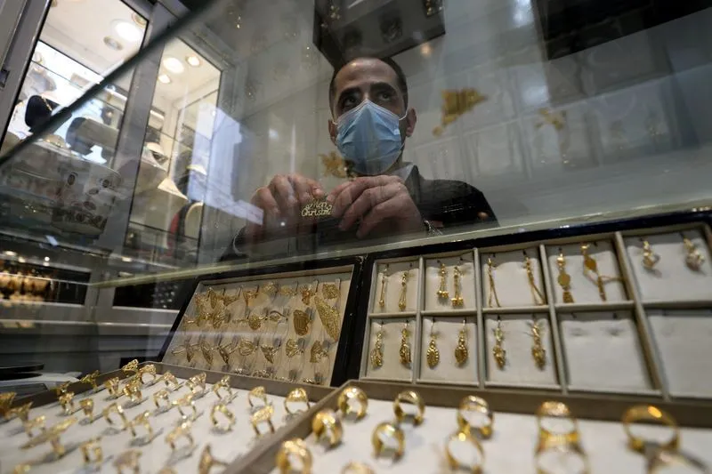 Gaza Jeweler Struggles to Sell Christmas Gold