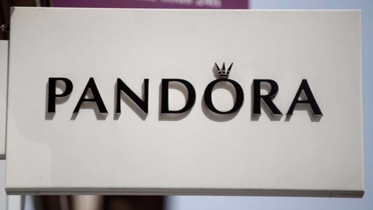 Jewelry Maker Pandora Expects Return to Sales Growth in 2021