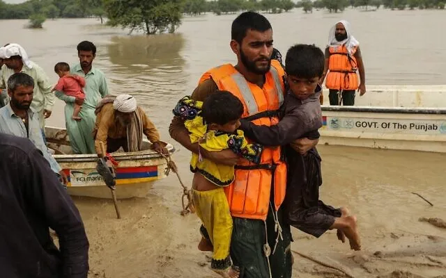 Huge Relief Operation Under Way as Pakistan Flood Death Toll Rises