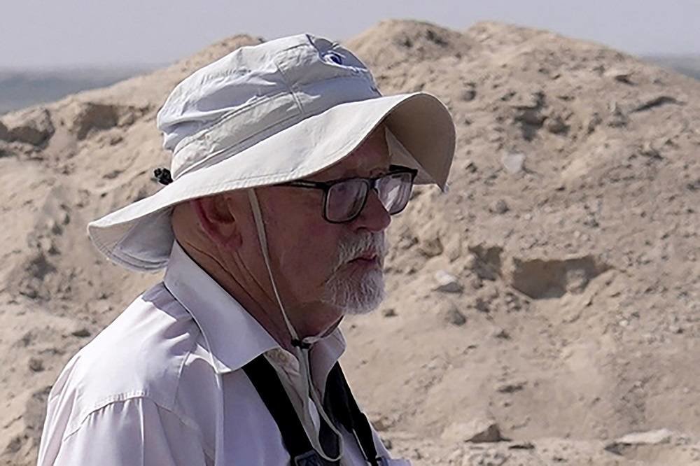 Peter Hellyer, Prolific Writer Who Chronicled the UAE's Rise over Nearly Five Decades, Dies at 75 - Vimarsana News