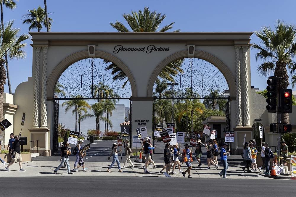 Striking Writers and Studios Will Meet This Week to Discuss Restarting Negotiations - Vimarsana News