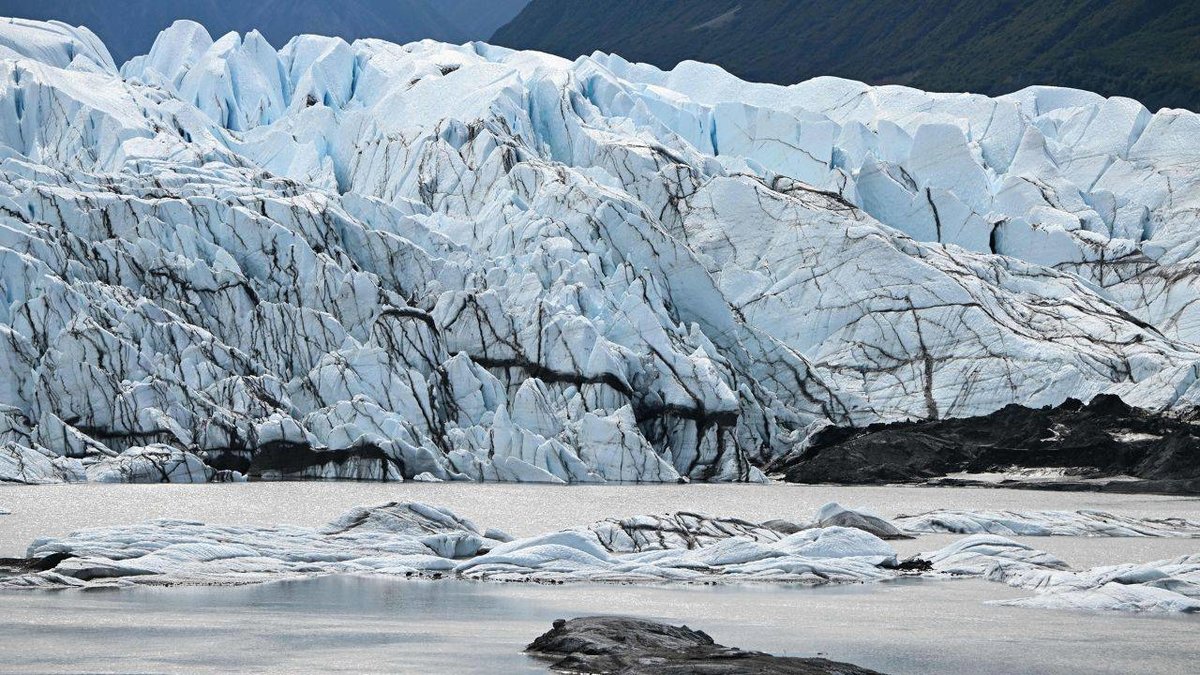 Crammed with Tourists, Alaska's Capital Wonders What Will Happen as Its Magnificent Glacier Recedes - Vimarsana News