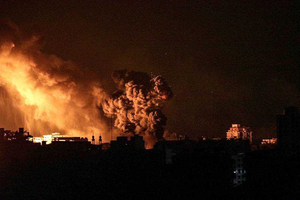 Gaza Death Toll Tops 10,000 as Israel Steps up War - Vimarsana News