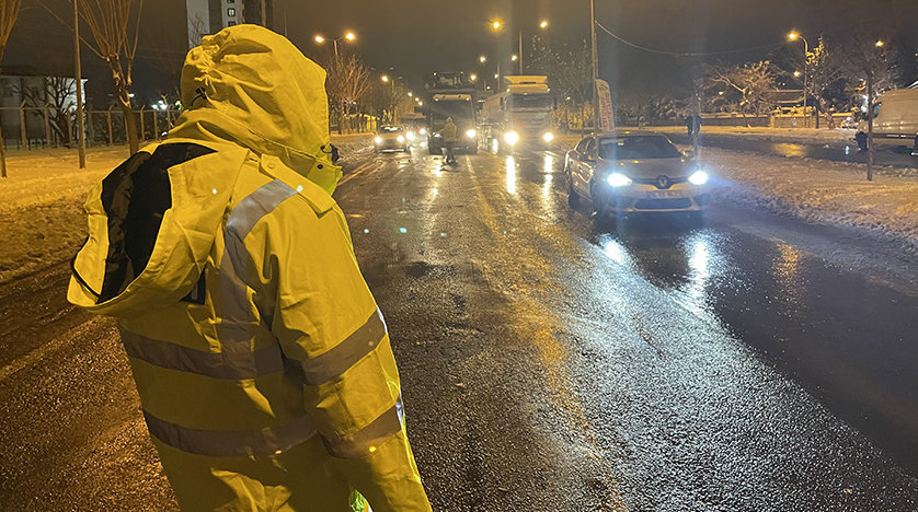 Sis ve buzlanma yüzünden kapatılan Şanlıurfa-Diyarbakır kara yolu açıldı