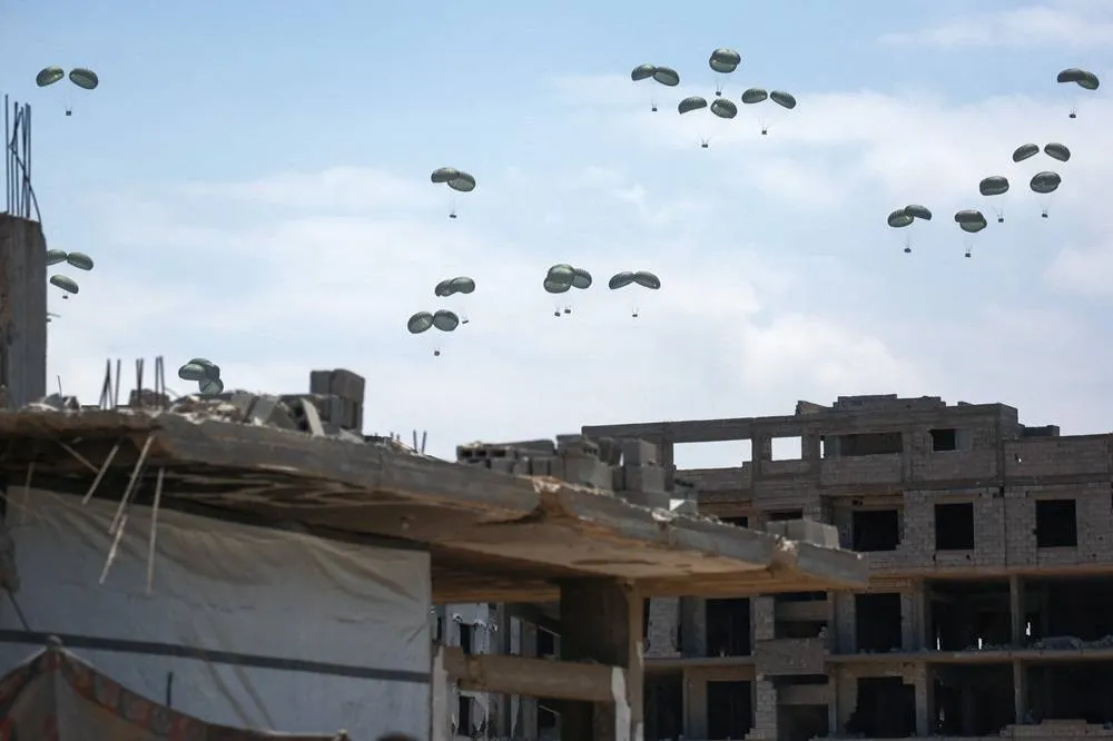 Spain Airdrops 12 Tons of Food Aid Over Gaza