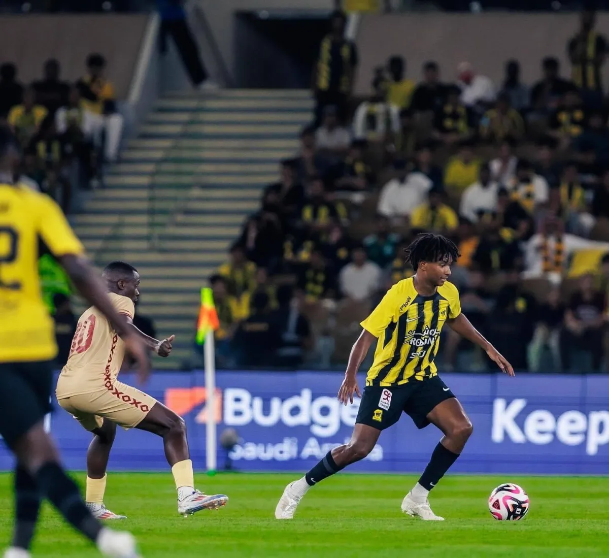 التعاون يقترب من استعارة لاعب الاتحاد عبد الإله هوساوي لمدة عام