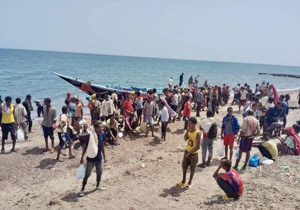 اليمن: تفكيك شبكتين لتهريب الأفارقة... إحداهما بإشراف حوثيّ
اتهام مسؤول عن الجالية الإثيوبية بالاتجار بالبشر