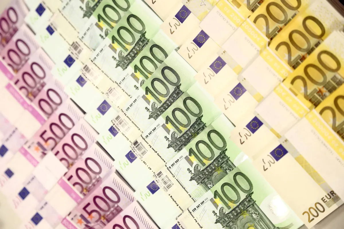 سندات منطقة اليورو تستقر قبيل ندوة «جاكسون هول»