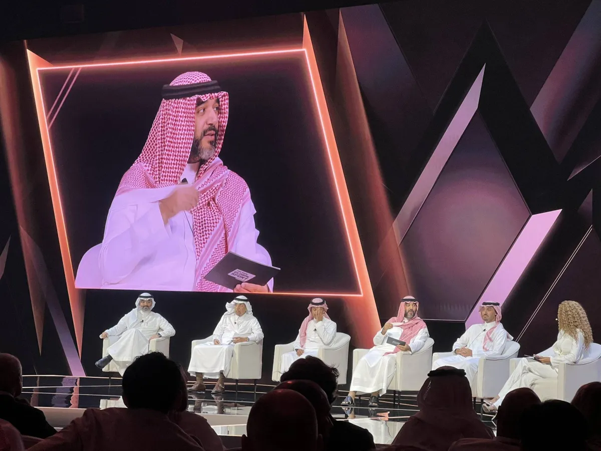 فيصل بن بندر: الرياض استقبلت 3 ملايين زائر في الصيف لحضور مونديال الرياضات الإلكترونية
قال إن حجم إيرادات منطقة الشرق الأوسط البالغ 6 مليارات دولار ثلثه من السعودية