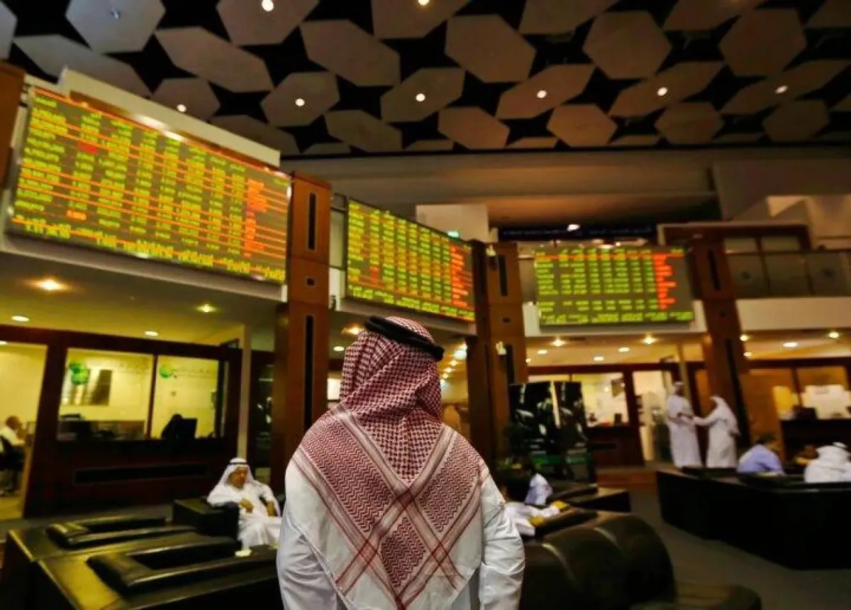 أسواق الخليج تُغلق متباينة وسط مخاوف حول استقلالية «الفيدرالي»