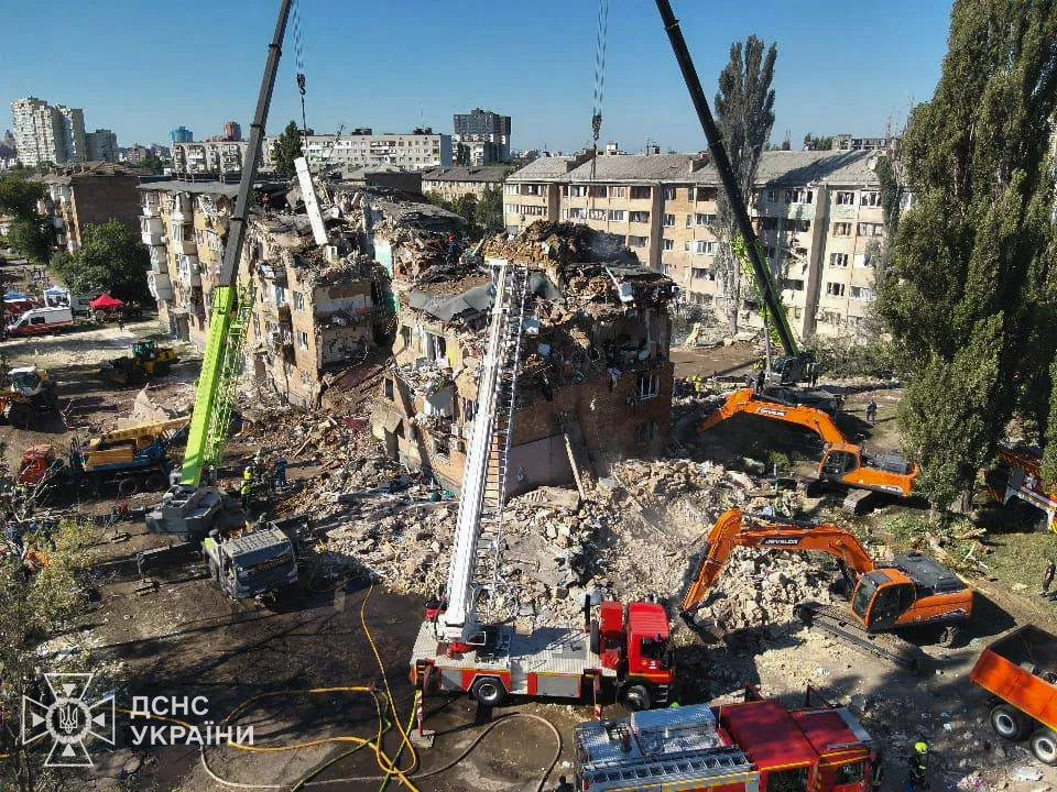 ستارمر وماكرون ينددان بالضربات الروسية علي كييف
