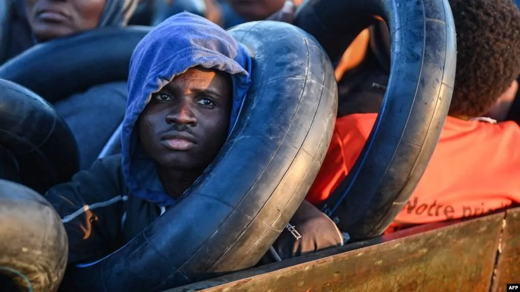 مصرع 69 شخصاً و100 مفقود إثر غرق قارب مهاجرين قبالة سواحل موريتانيا
الحادث يأتي بعد يومين من اتهام «هيومن رايتس ووتش» السلطات بانتهاك حقوق اللاجئين
