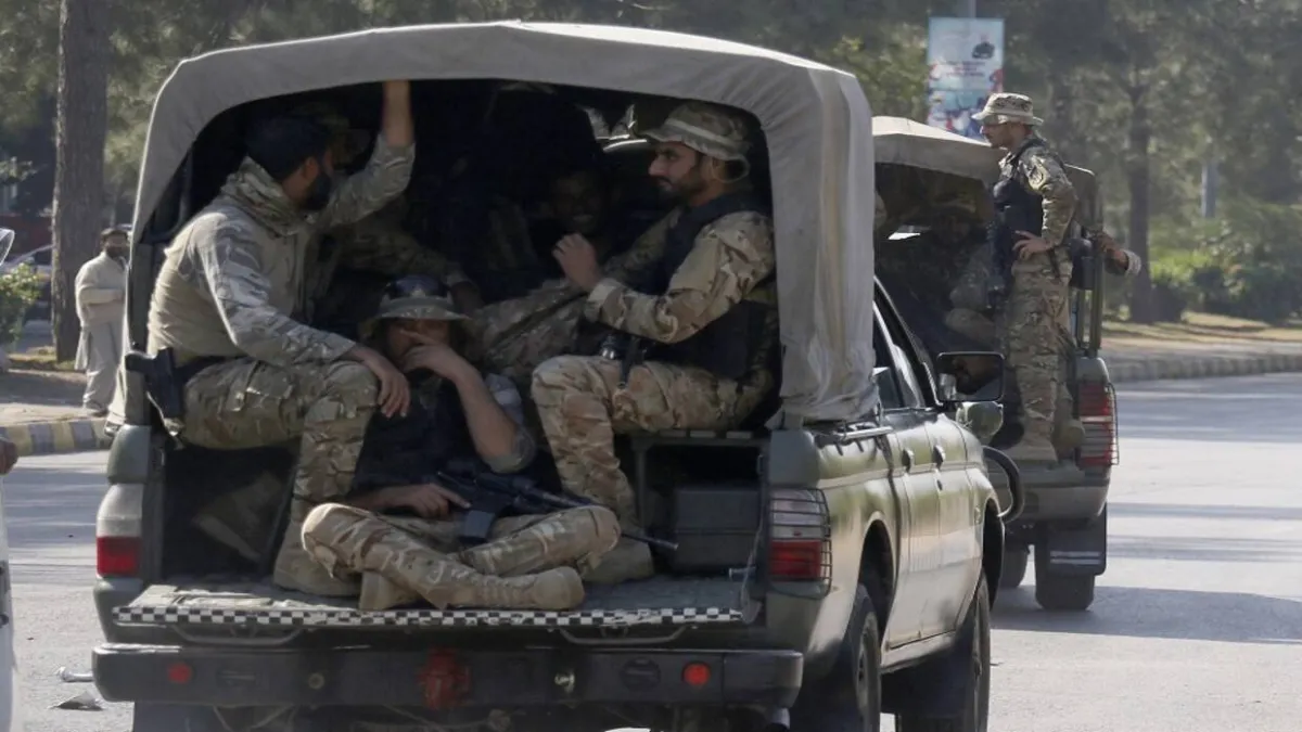 مقتل 3 إرهابيين في عملية أمنية شمال غربي باكستان
نتجت عنه إصابة مساعد مفتش الشرطة وجنديين أثناء الاشتباك