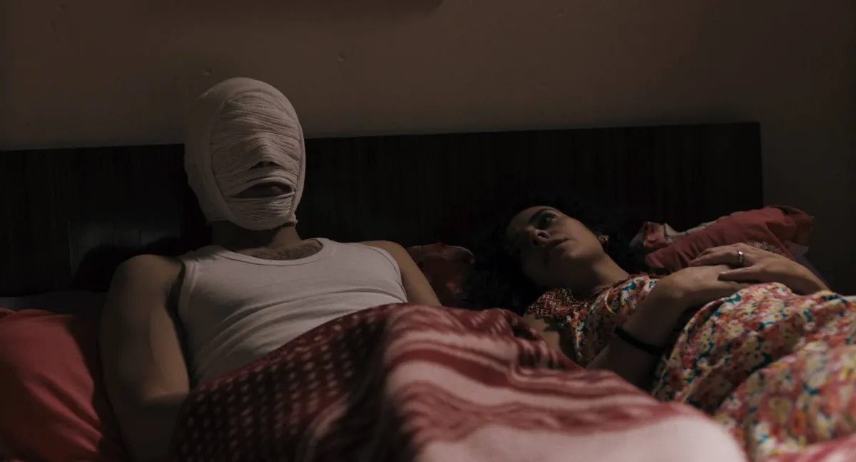 المخرج الجزائري ينيس كوسيم: جُرح «العشرية السوداء» مصدر إلهام سينمائي
تحدث لـ«الشرق الأوسط» عن كواليس عرض فيلمه «رقية» في «فينيسيا»