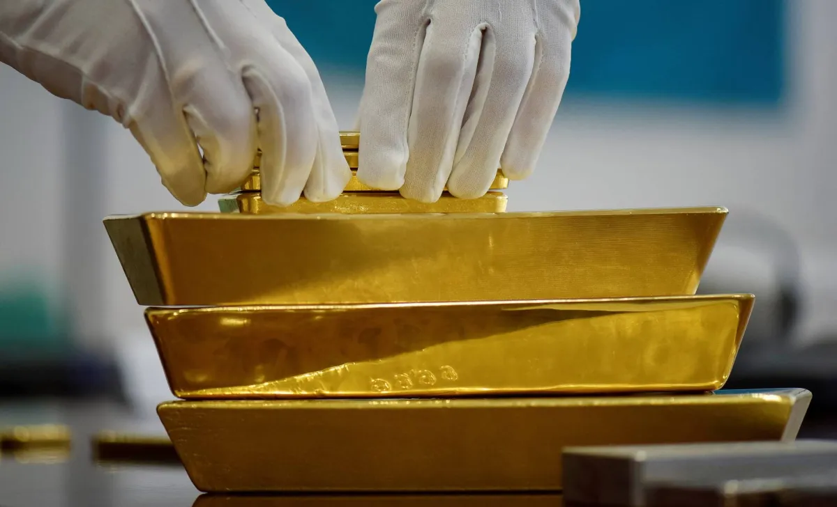 الذهب يتراجع 1 % نتيجة جني الأرباح... والتركيز على بيانات الوظائف الأميركية
