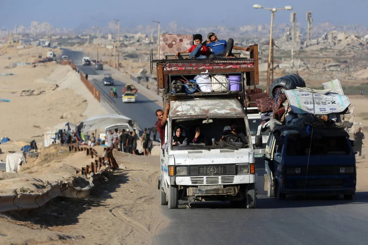 نزوح جديد... إسرائيل تطالب سكان مدينة غزة بمغادرتها إلى المواصي
17 قتيلاً بينهم 3 من منتظري المساعدات بقصف على القطاع