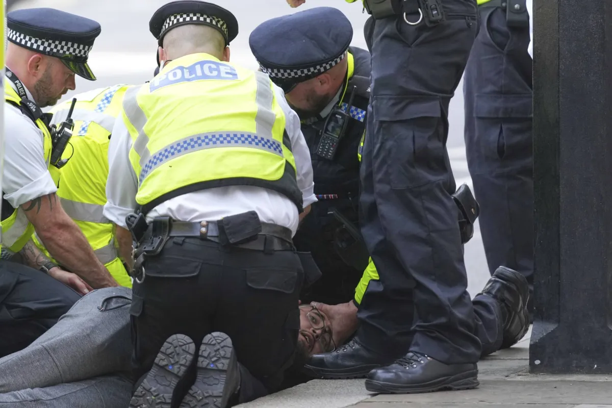 Iran’s Revolutionary Guard Recruiting Sleeper Cells in Britain