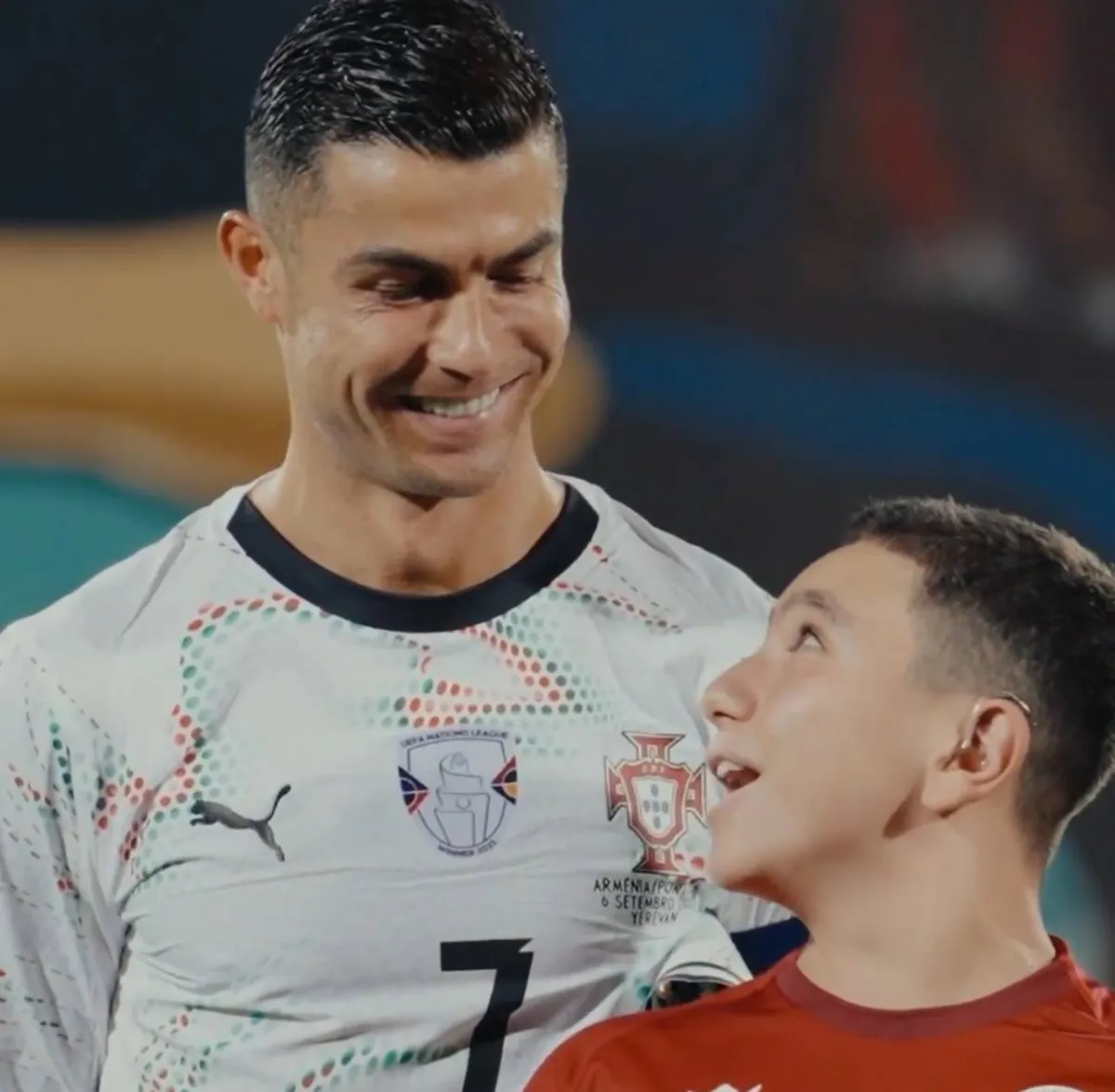 بعد رفع رصيده التهديفي… رونالدو يكسب القلوب بـ«صداقة جديدة»
