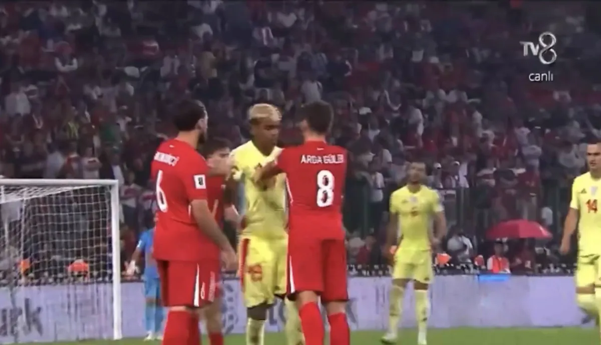 اشتباك بين لامين يامال وغولر في مباراة إسبانيا وتركيا يثير الجدل
