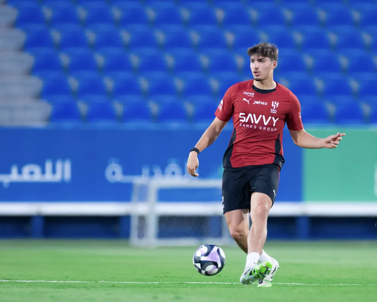 ظهور أول لأكتشيشيك وباتويي في تدريبات الهلال