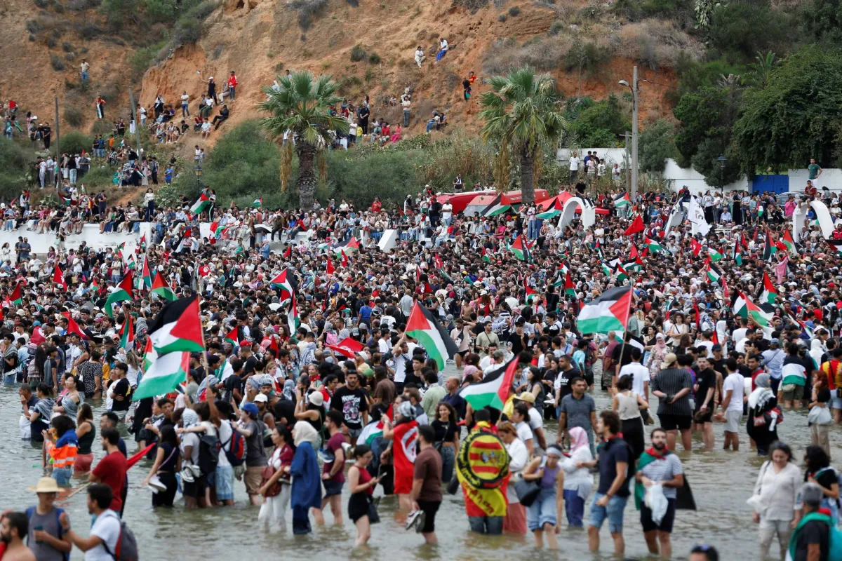آلاف التونسيين يحتشدون دعماً لـ«أسطول الصمود» المتجه إلى غزة