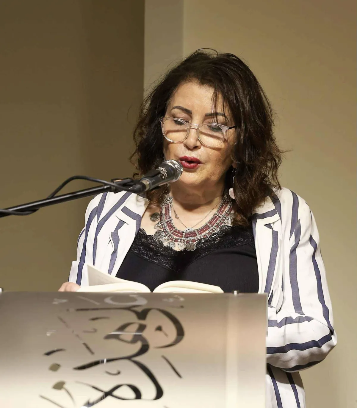 ليانة بدر: مشروعي هو كتابة التاريخ الفلسطيني بعيون النساء
الكاتبة الفلسطينية تقول إن الكتابة أرشيف حيّ لتجربة الحرب والمنفى