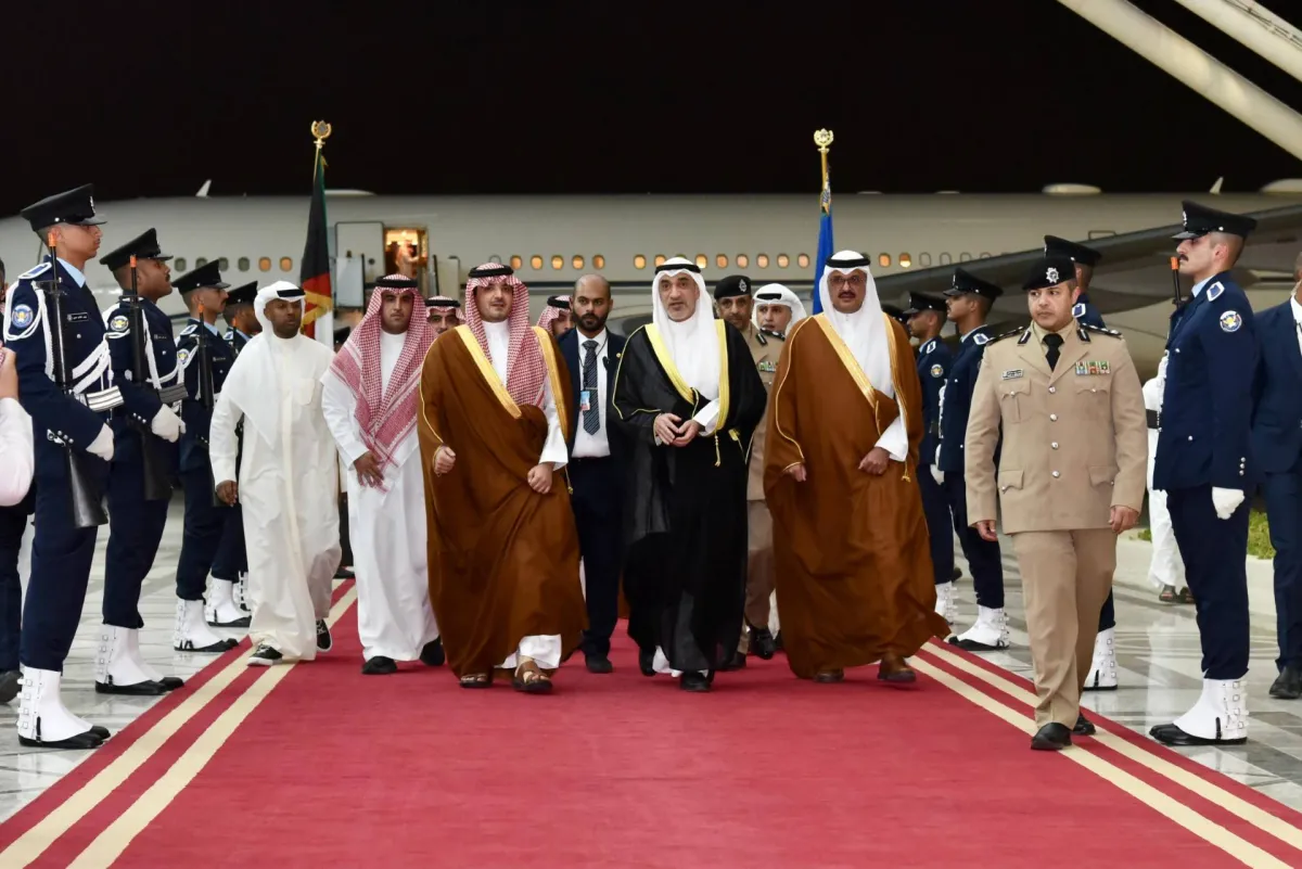 وزير الداخلية السعودي يصل إلى الكويت في زيارة رسمية
فهد اليوسف يشيد بالتنسيق الأمني المتواصل بين البلدين