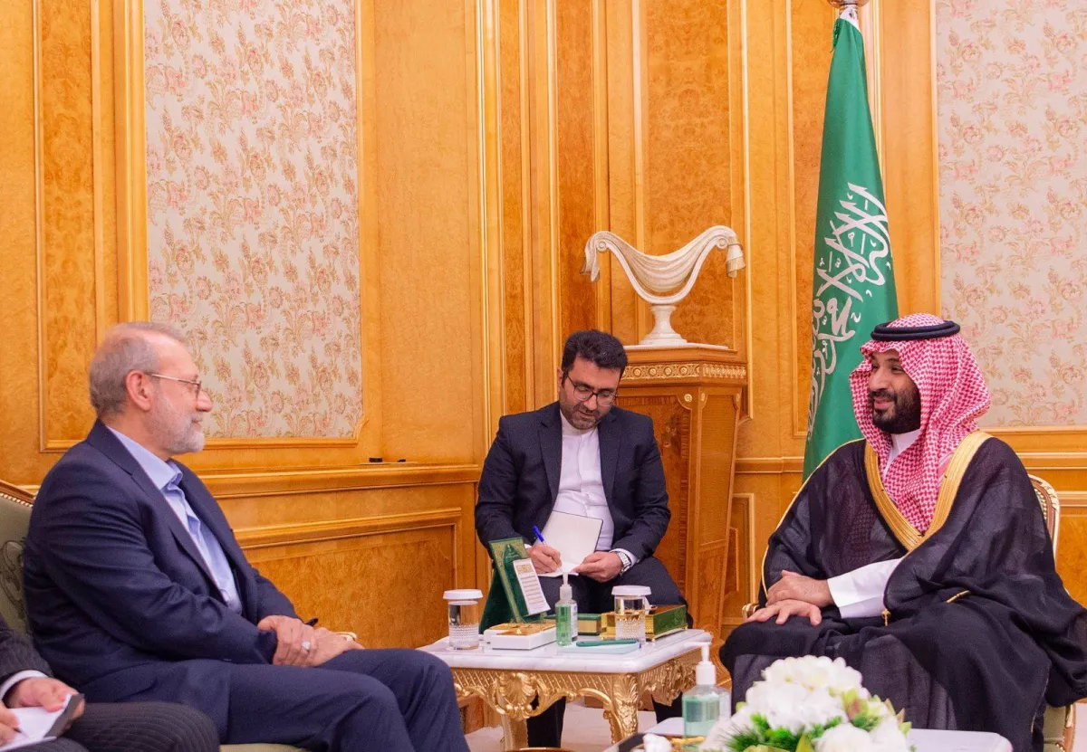 محمد بن سلمان ولاريجاني يبحثان المستجدات الإقليمية