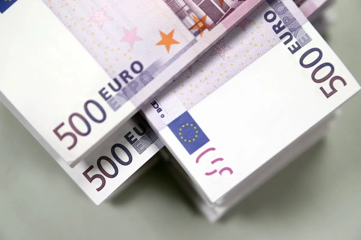 تكاليف الاقتراض الأوروبية تتراجع مع ثبات توقعات «الفيدرالي»
وسط هبوط عائد إيطاليا دون فرنسا لأول مرة